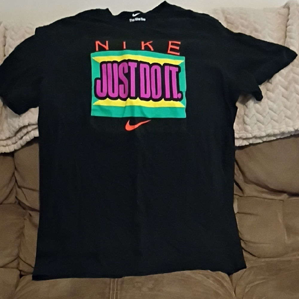 Nike Black T-Shirt with Vibrant 'Just Do It' Graphic